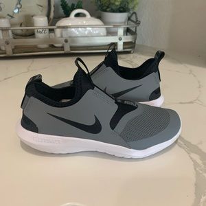 Size 3 little boys Nike Tennis shoes